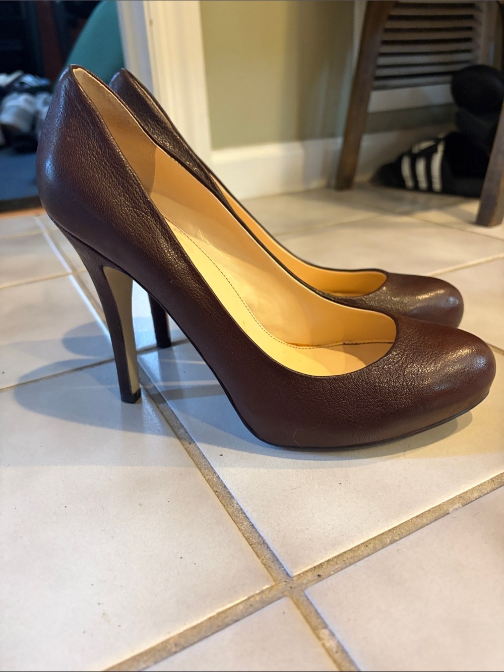 Marc Fisher Dark Brown Leather Round-Toe Stiletto Pumps